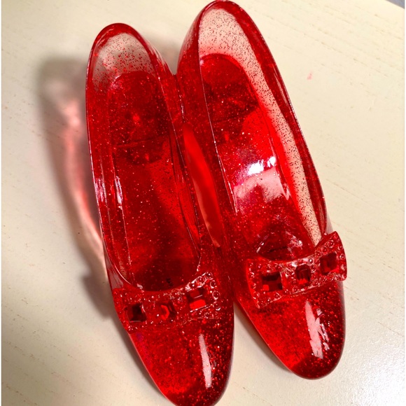 Wizard of Oz Iconic Ruby Slippers Figurine - Picture 7 of 13